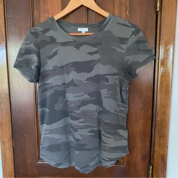 EUC Splendid 100% cotton dark grays camouflage crew neck tee - Picture 1 of 6